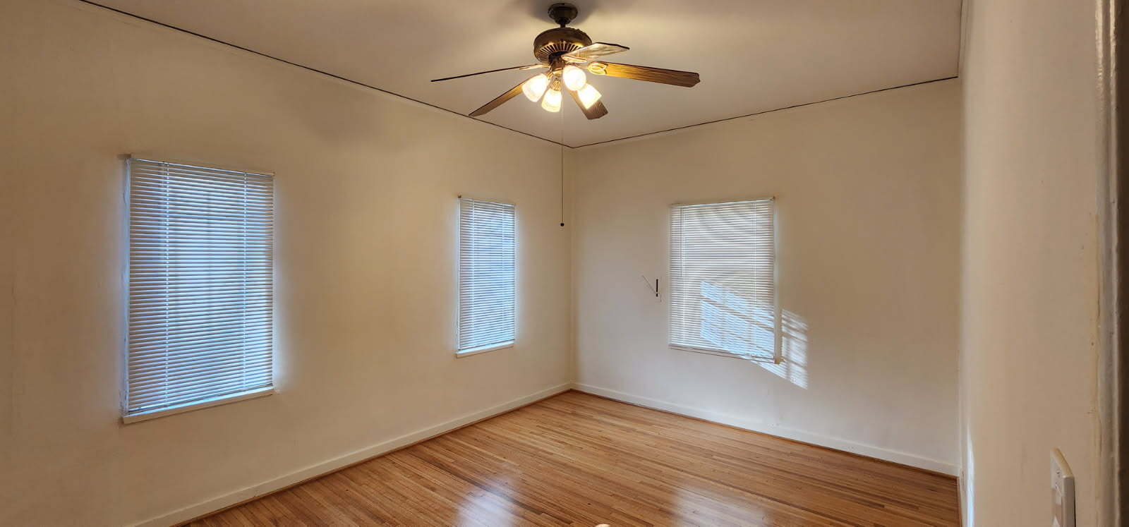 Building Photo - 419 N Stanley Ave