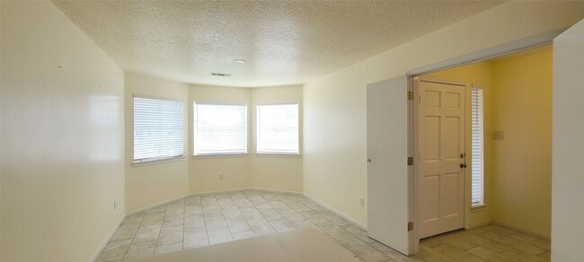 Building Photo - 19330 Larissa Dr