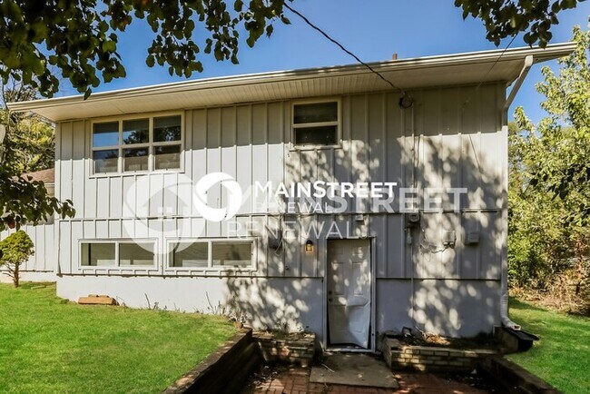 Building Photo - 4 Bedroom Pet-Friendly Home in KANSAS CITY, MO with Main Street Renewal