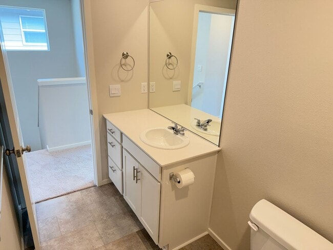 Building Photo - Newer 3 bedroom 2.5 bathroom house!