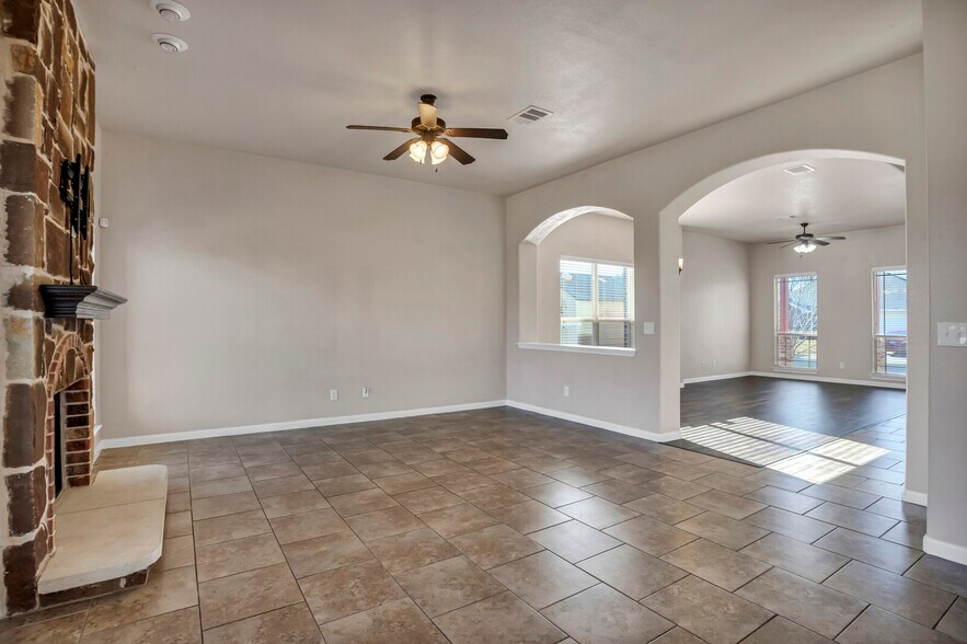 Building Photo - 6900 Deorsam Loop