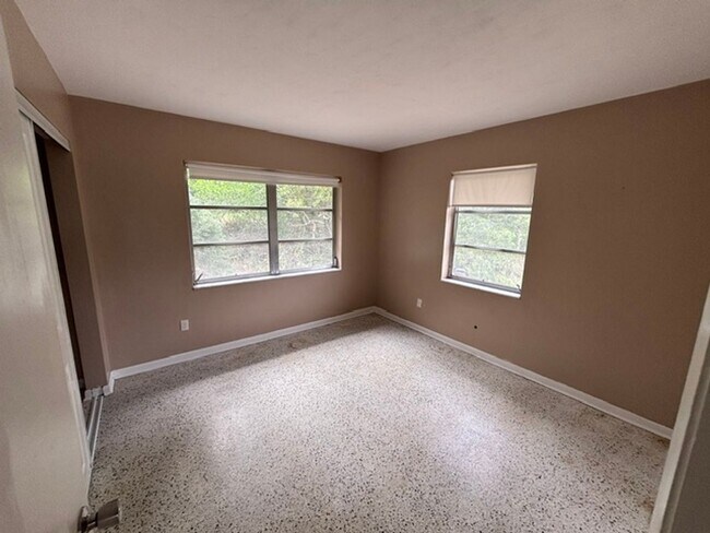 Building Photo - 1080 Edgehill Ave
