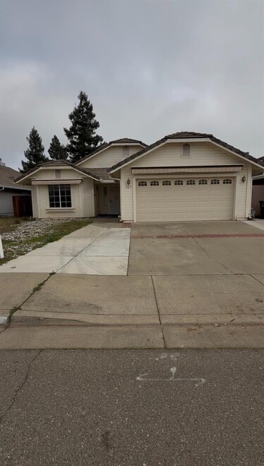 Building Photo - 567 Tharp Rd