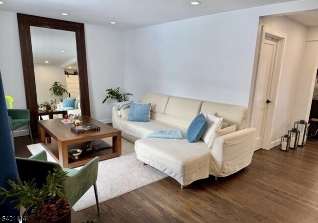 Building Photo - 321 Minute Arms Rd