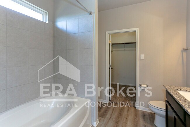 Building Photo - 1236 Grand Oak Trl