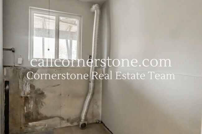 Building Photo - 3614 Regis St