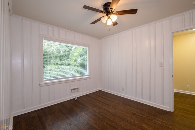 Building Photo - 2926 Gresham Rd S E