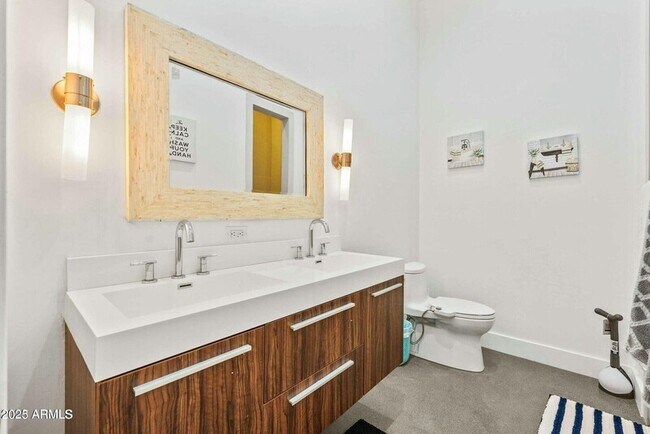 Building Photo - 7861 E Vía Marina