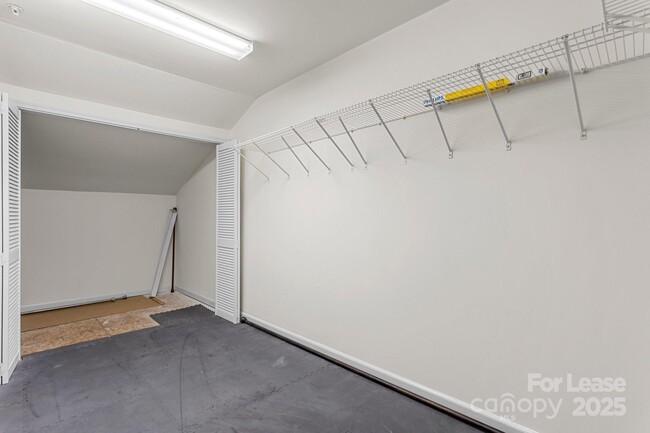 Building Photo - 1192 Hampton Gardens Ln