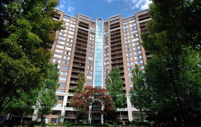 Primary Photo - Spacious 2BD/1BA Condo with Glorious Views!