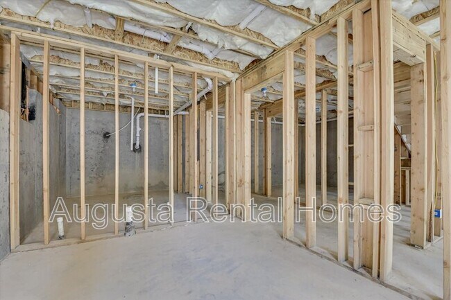 Building Photo - 560 Post Oak Ln