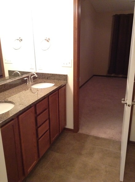 Bath Master - 2901 SE Stonegate Dr