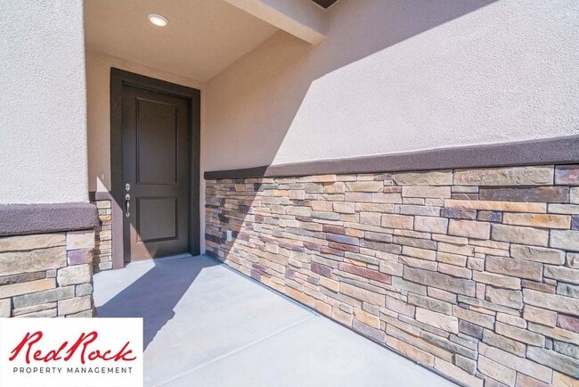 Building Photo - 3 Bedroom Hurricane Townhome With Scenic Views