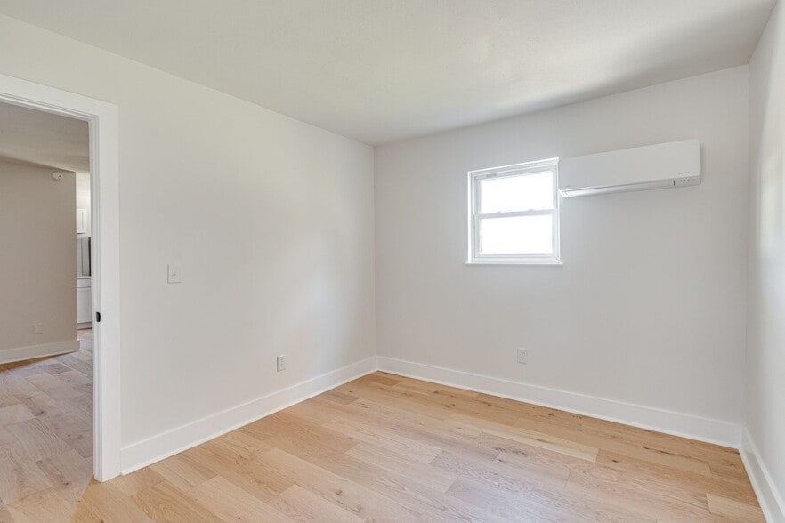 Building Photo - 1516 Springvale Rd