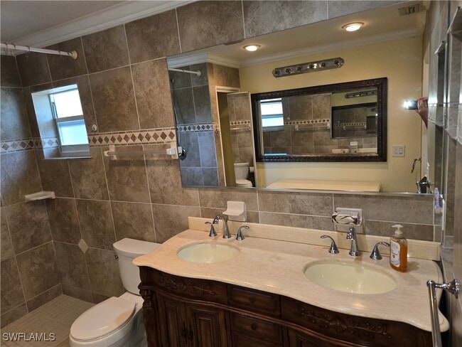 Building Photo - 639 Pompano Dr