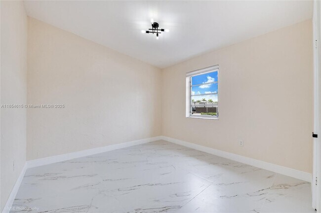 Building Photo - 10421 SW 184th St