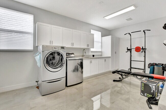 Building Photo - 6766 Royal Orchid Cir