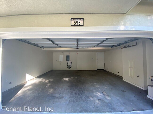 Building Photo - 2 br, 2.5 bath House - 596 Saco Terrace