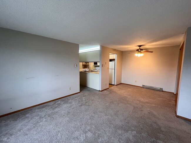Building Photo - 802 Benton Dr