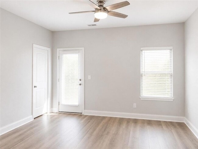 Building Photo - 153 Towne Villas Dr