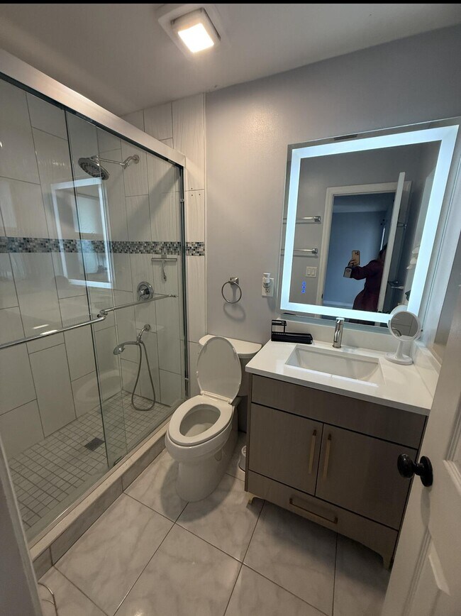 Building Photo - 1077 Fernlea Dr