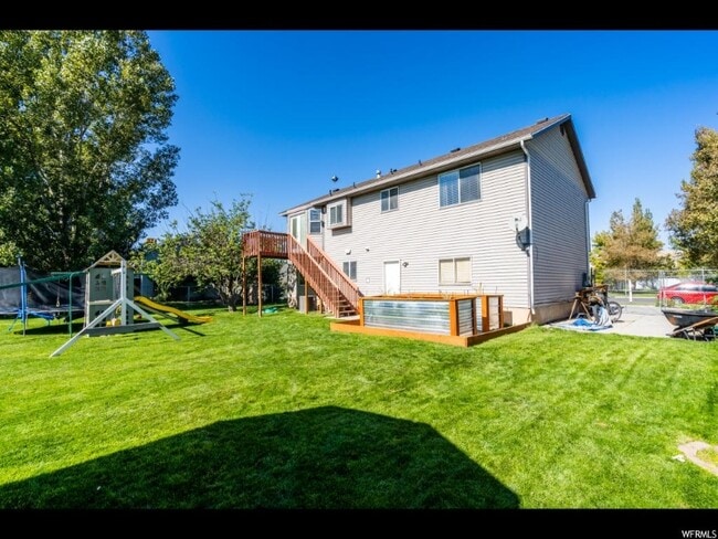 Building Photo - 1243 1870 N