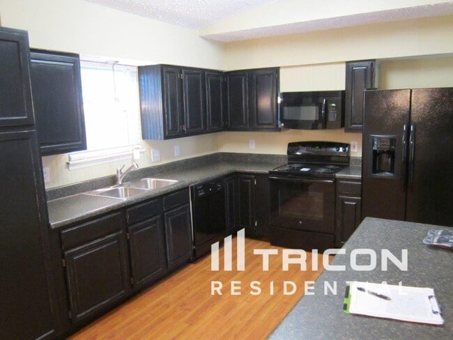 Building Photo - 554 Peregrine Ct