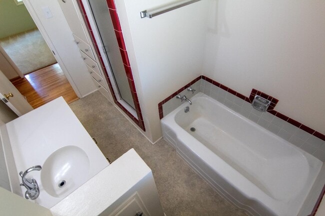 Building Photo - MOVE IN SPECIAL: $500 OFF FIRST MONTHS RENT! LANDSCAPING INCLUDED!