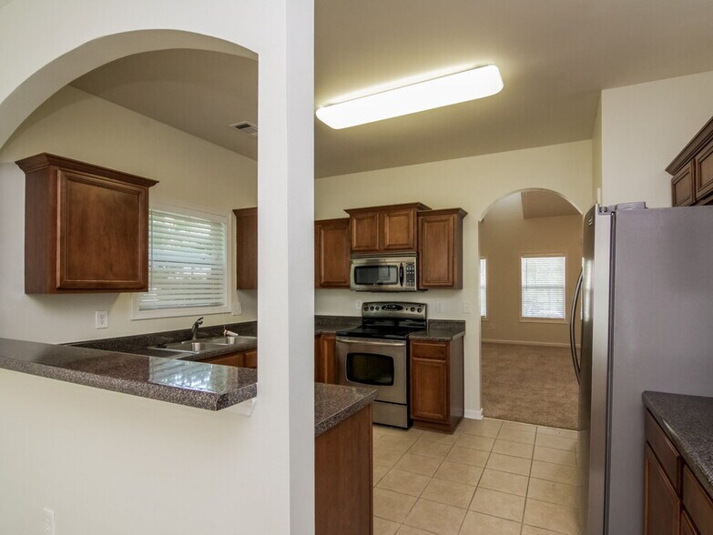 Building Photo - 6862 Grand Hickory Dr