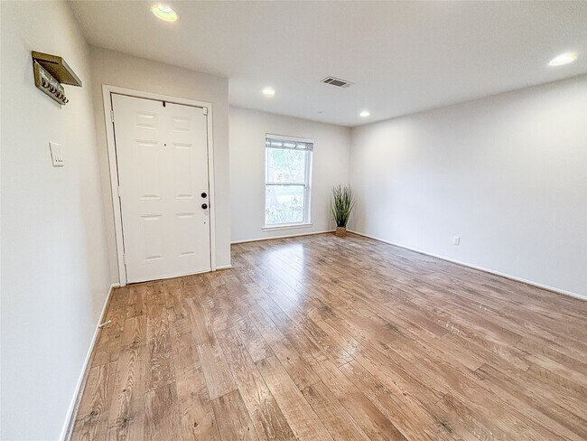 Building Photo - 3123 Lazy Spring Dr