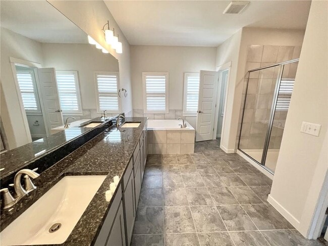 Building Photo - 4720 Vaughan St