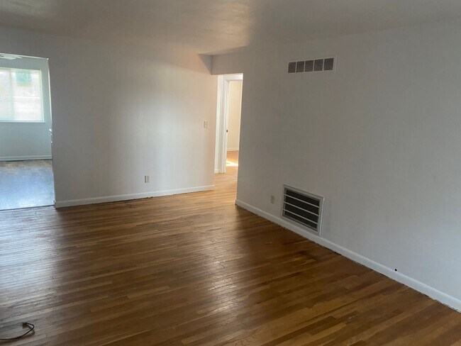 Building Photo - 2516 W Newman Pkwy