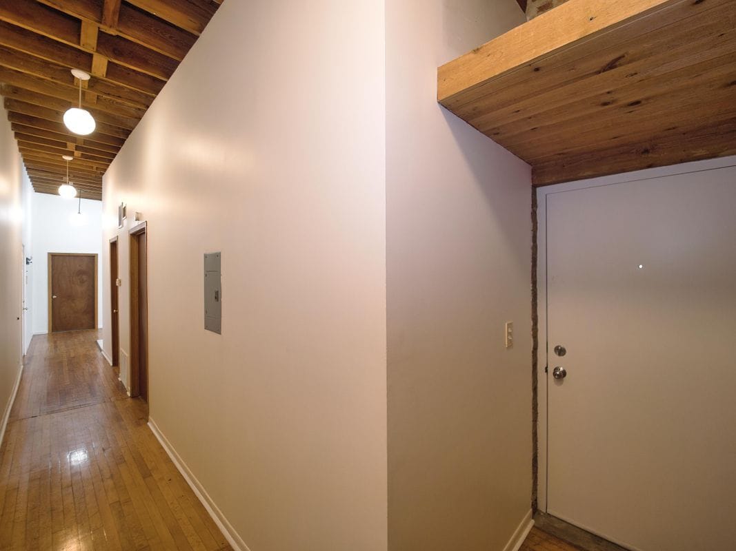 Building Photo - 2849 W Belmont Ave