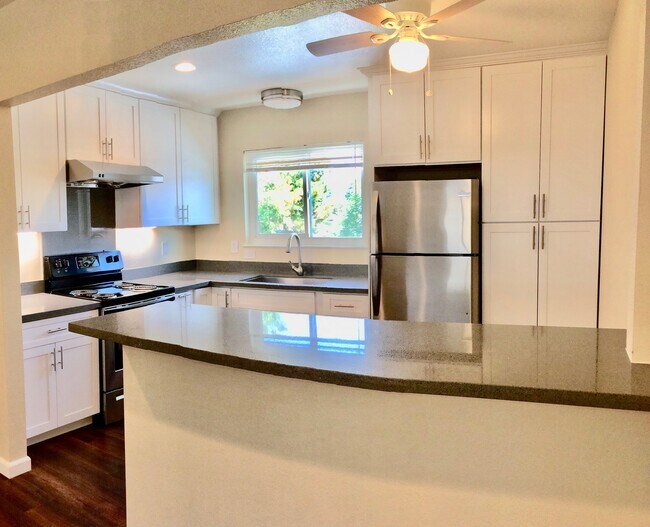 Building Photo - 1121 Borregas Ave