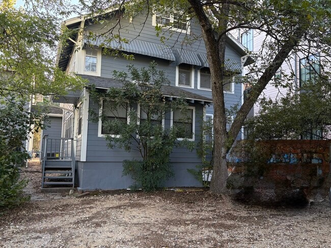 Building Photo - 2818 San Pedro St