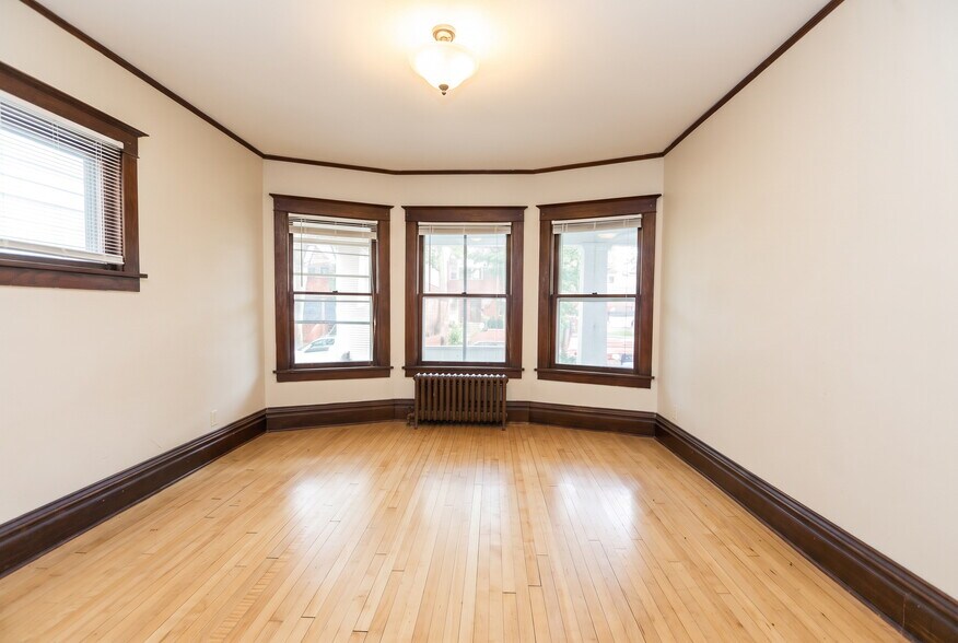 Building Photo - 122 N Franklin St