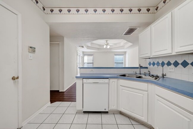 Building Photo - 15903 Timber Chase Dr