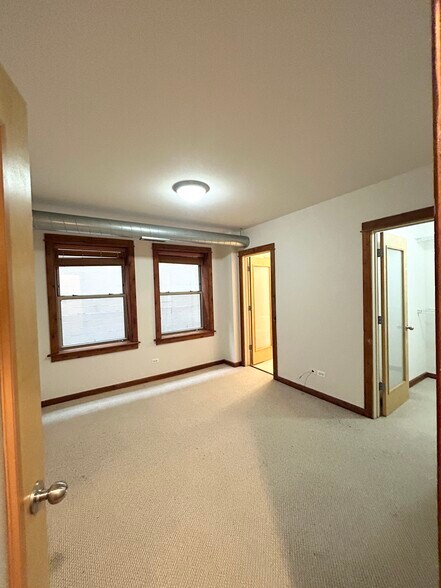 Building Photo - 5346 S Cornell Ave