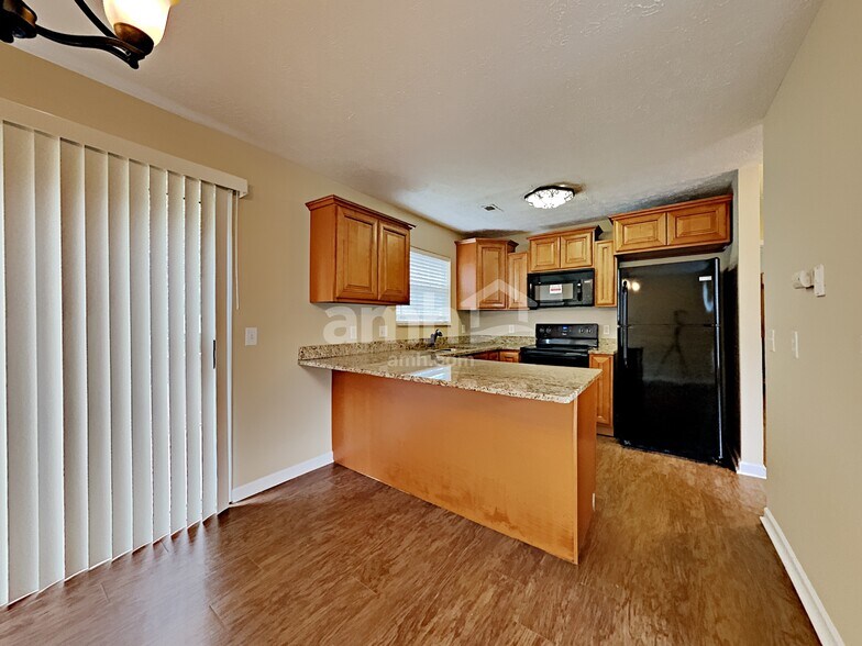 Building Photo - 4108 Meadow Green Dr