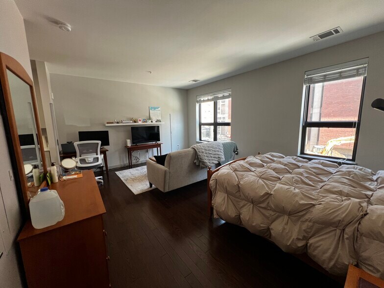 Building Photo - 44 Marion St