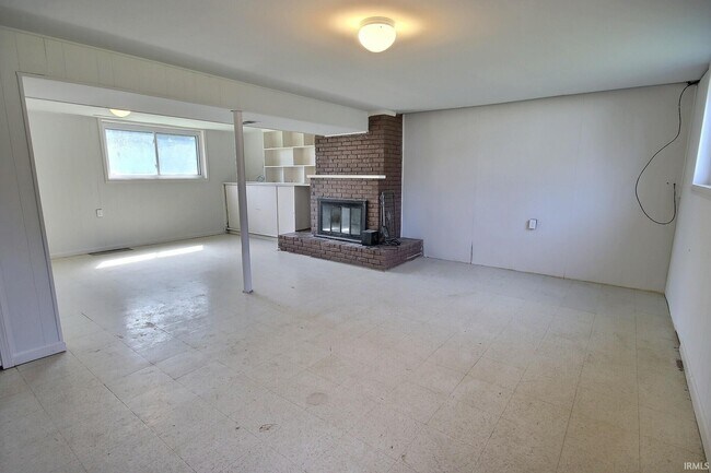 Building Photo - 1627 Shannon Dr