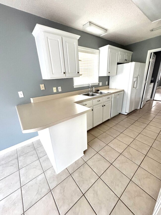 Building Photo - 3085 Achey Dr