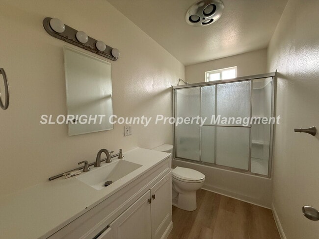 Building Photo - AVAILABLE NOW - Recently Updated Apartment in Grover Beach - 2 Bed / 1 Bath