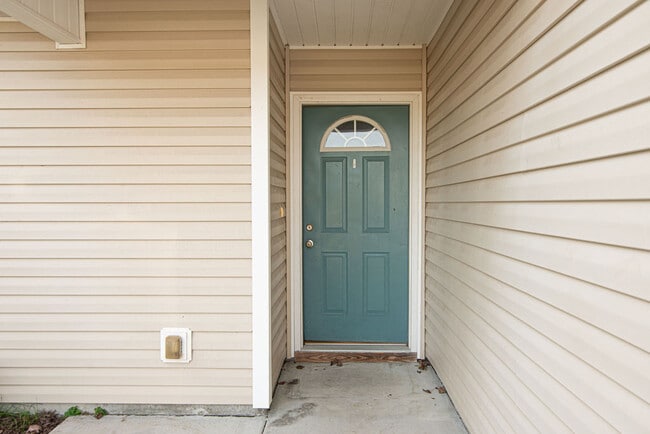 Building Photo - 188 Pine Hollow Rd