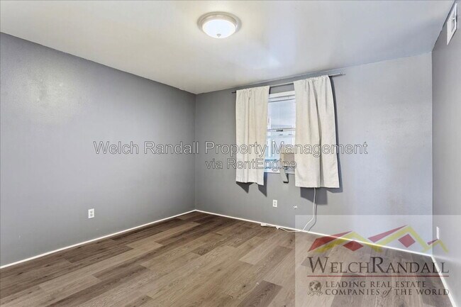 Building Photo - 5676 Meadow Ln