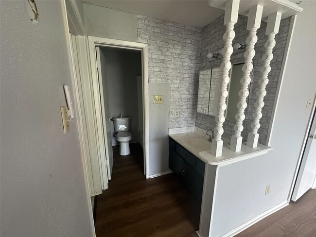 Building Photo - 9009 Richmond Ave.