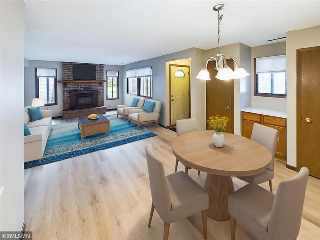 Building Photo - 9343 Ranchview Ln N