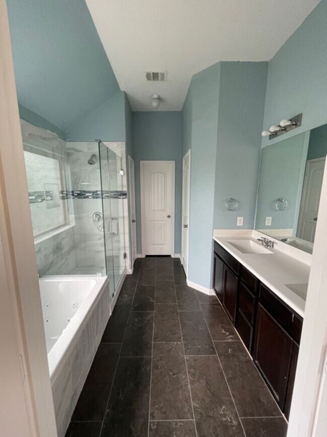 Building Photo - Move-In Ready! Stunning 1.5-Story Home wit...