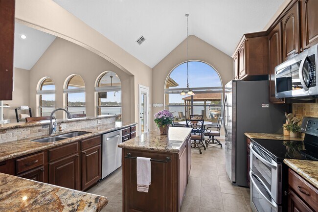 Building Photo - 14030 Shoreline Dr