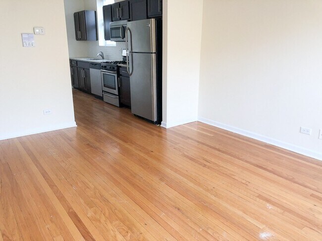 Building Photo - 4122 W Addison St